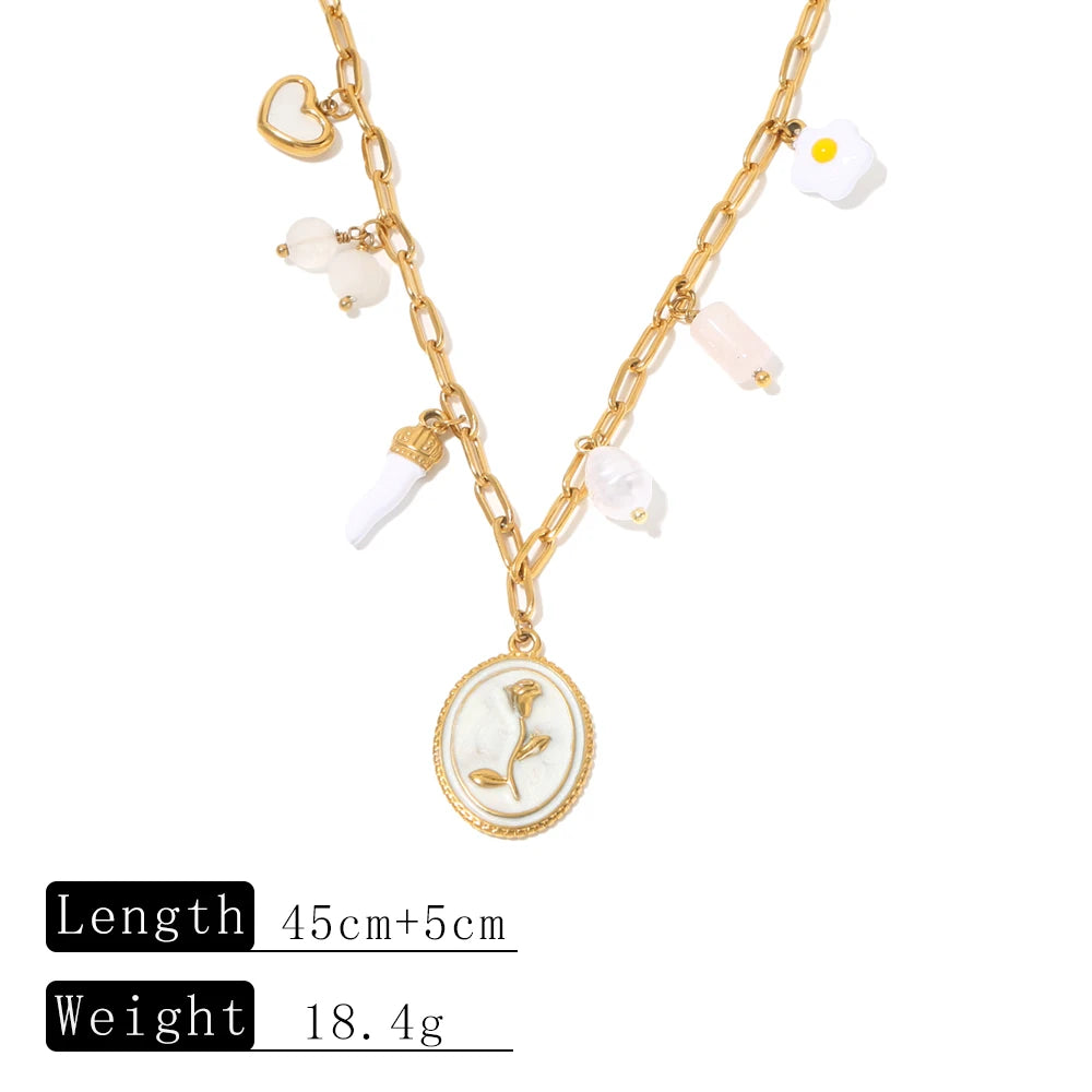 Collana Charm Rosa –Gioiello raffinato con dettagli in oro