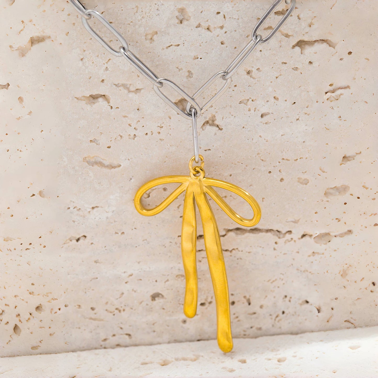 Collana Fiocco Vintage – Pendente in acciaio elegante, disponibile in 4 varianti