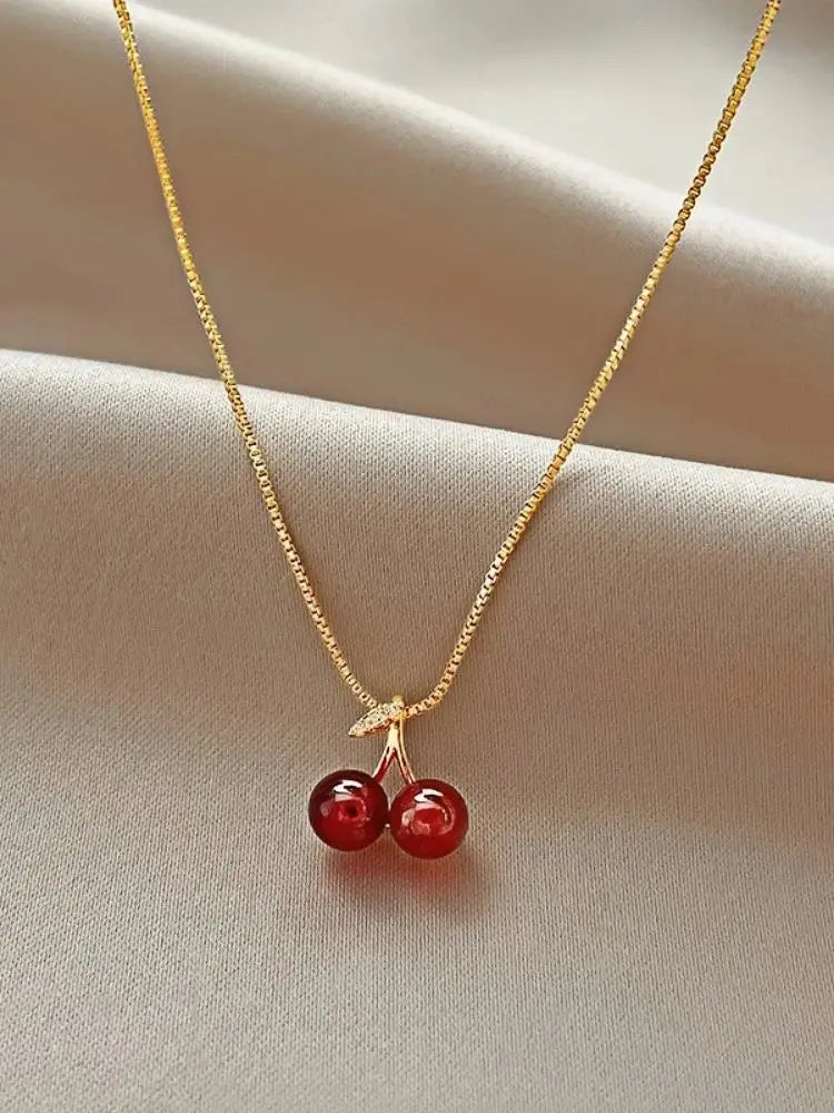 Collana “Goccia di Ciliegia” – Stile Fruttato e Glam