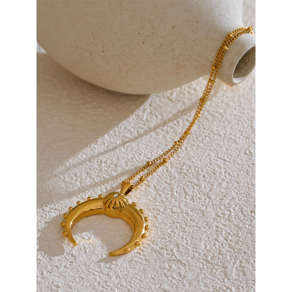 Collana Luna Dorata – Acciaio Inossidabile Placcato Oro 18K | Ciondolo a Mezzaluna Chic