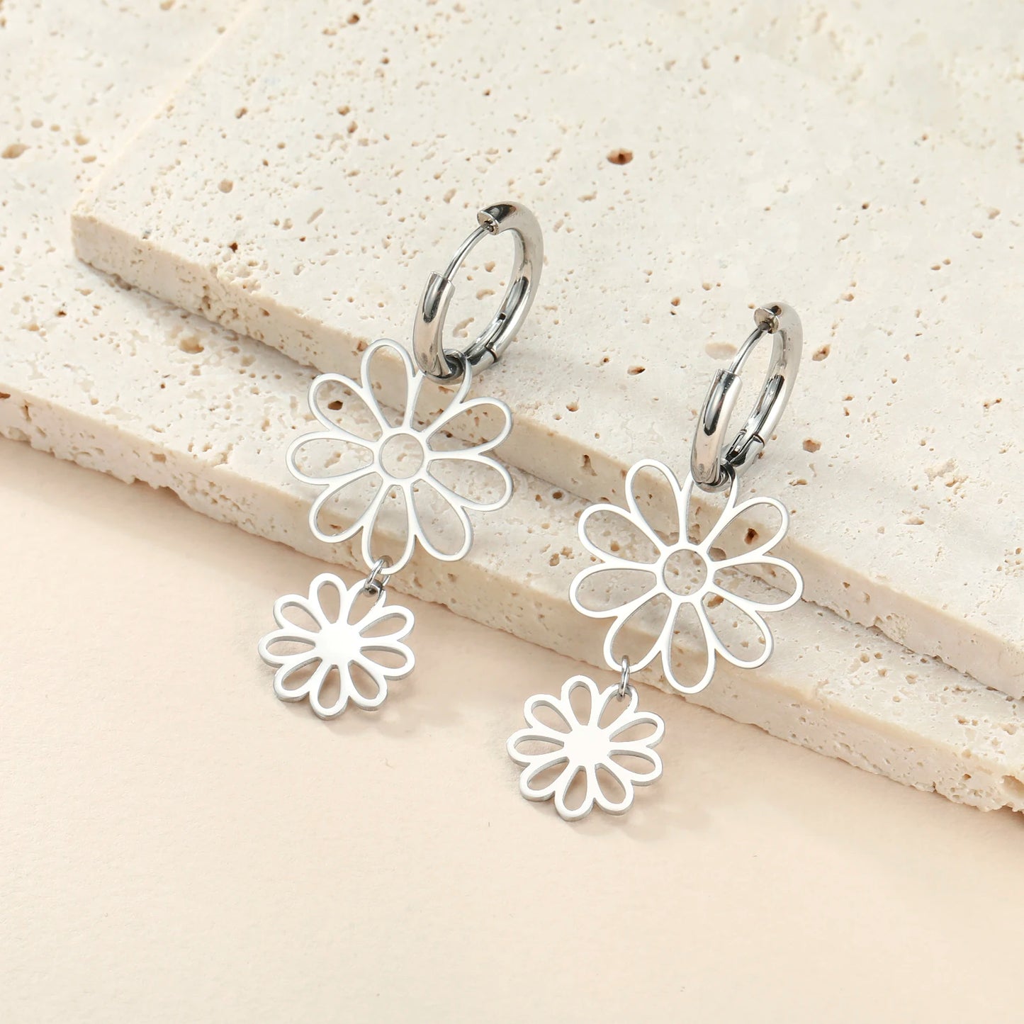 Orecchini a cerchio con fiore a nove petali – Stile bohémien