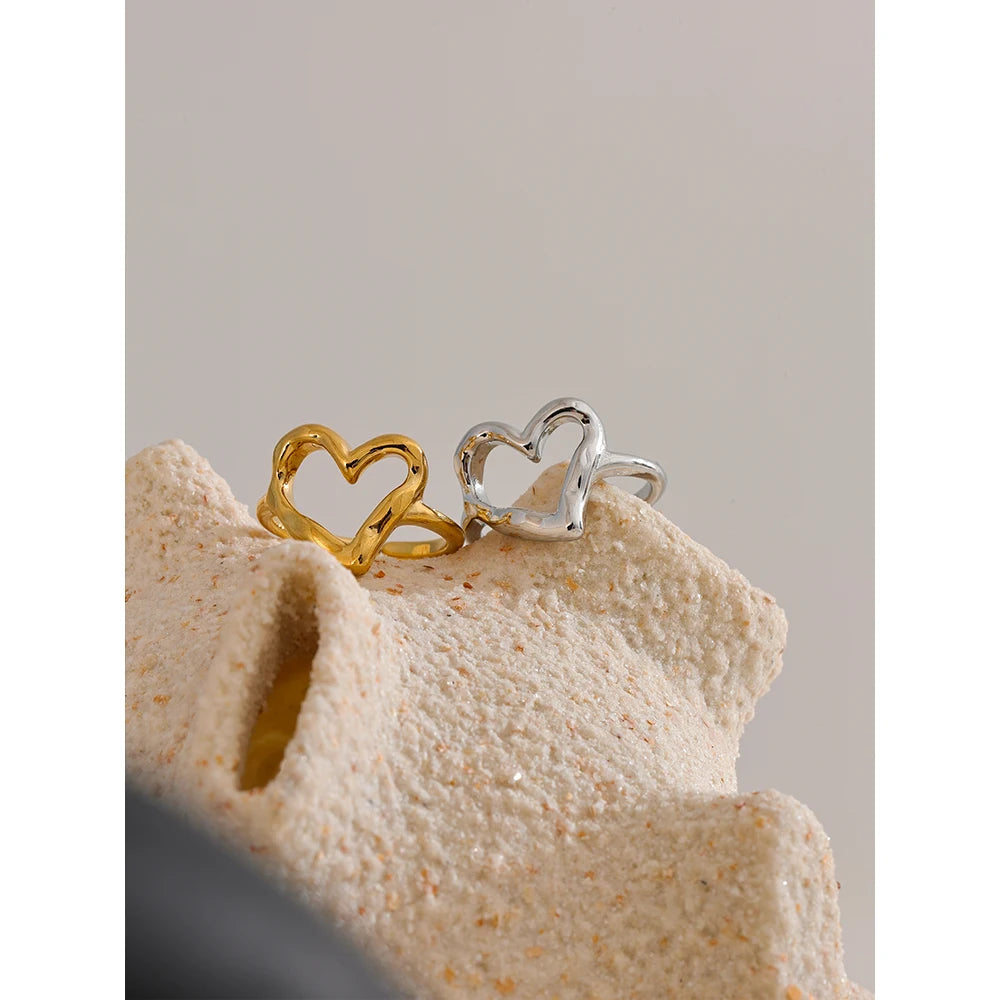 Anello Cuore Moderno – Minimal Chic in Acciaio Inossidabile