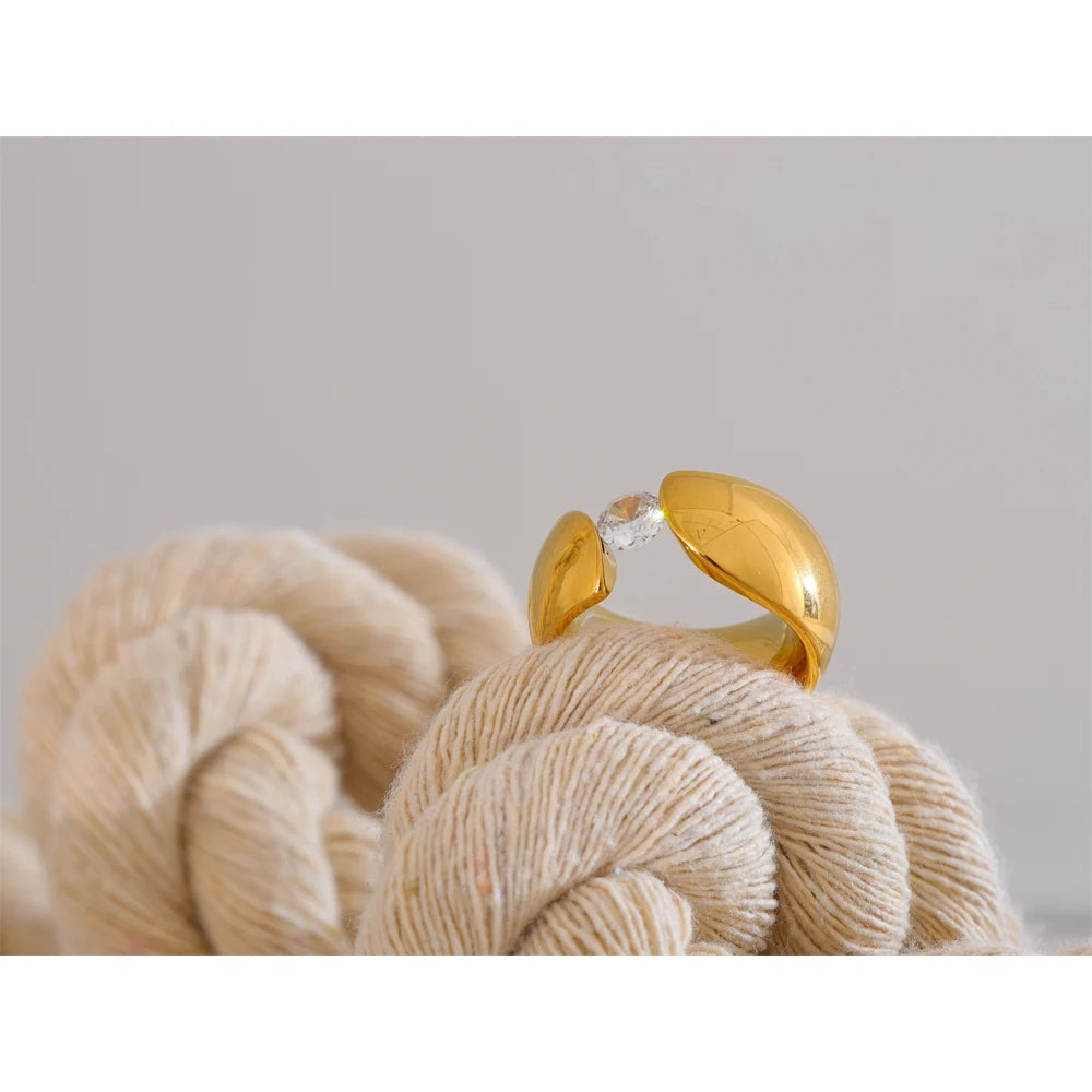 Anello Dorato Bold – Eleganza Decisa