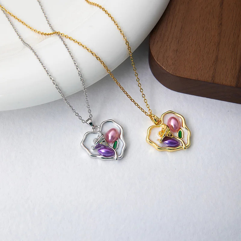 Collana con Ciondolo Smaltato Vintage – Stile Retrò Elegante