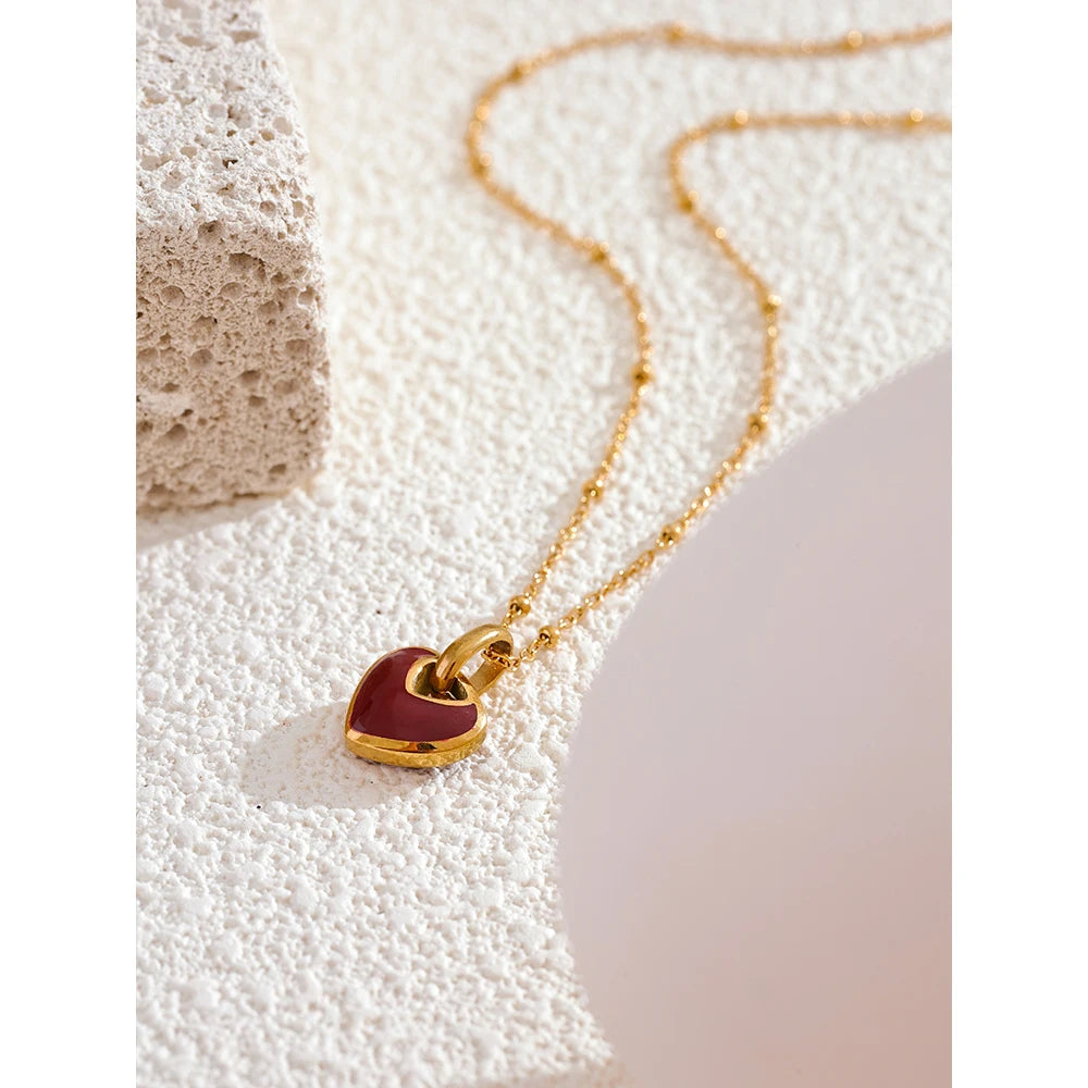 Collana Cuore Rosso – Passione e Eleganza