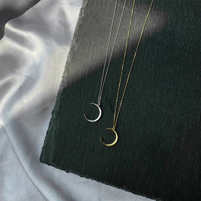 Collana “Luna Semplice” – Eleganza Stellare