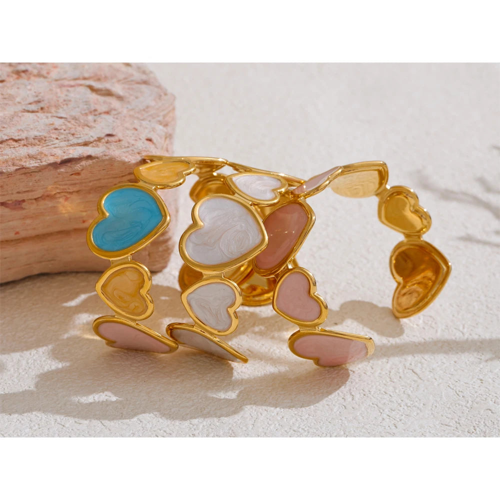 Bracciale Rigido Cuori Smaltati – Acciaio Inossidabile Dorato | 3 Varianti Colorate