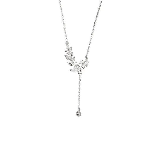 Collana “Ramo di Luce” – Ciondolo botanico con zirconi, eleganza naturale per donna