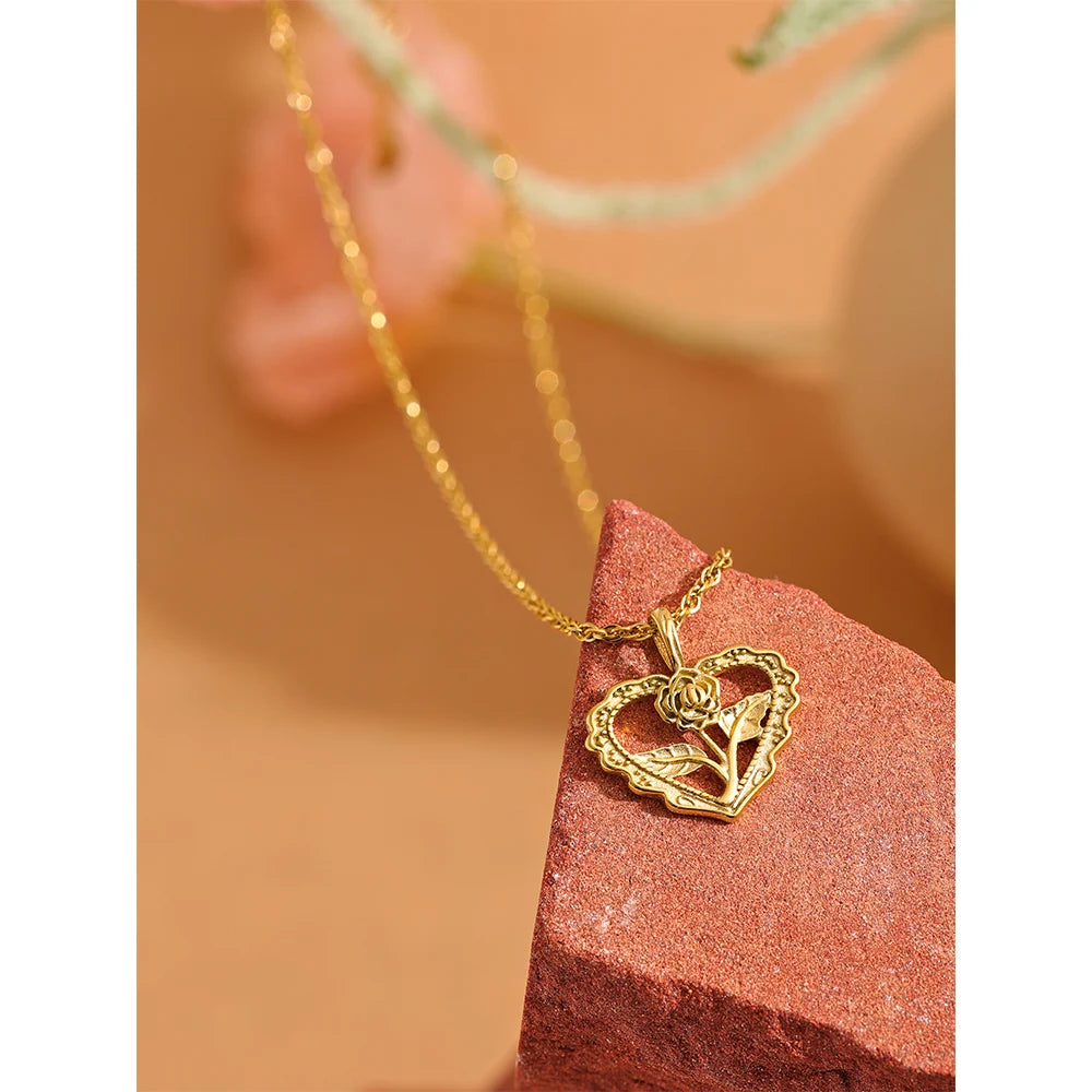 Collana Cuore Fiorito – Eleganza Romantica