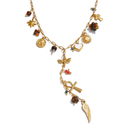 Collana con charm dorati e pietre colorate – Cuore, Sole, Croce, Ala e Libellula