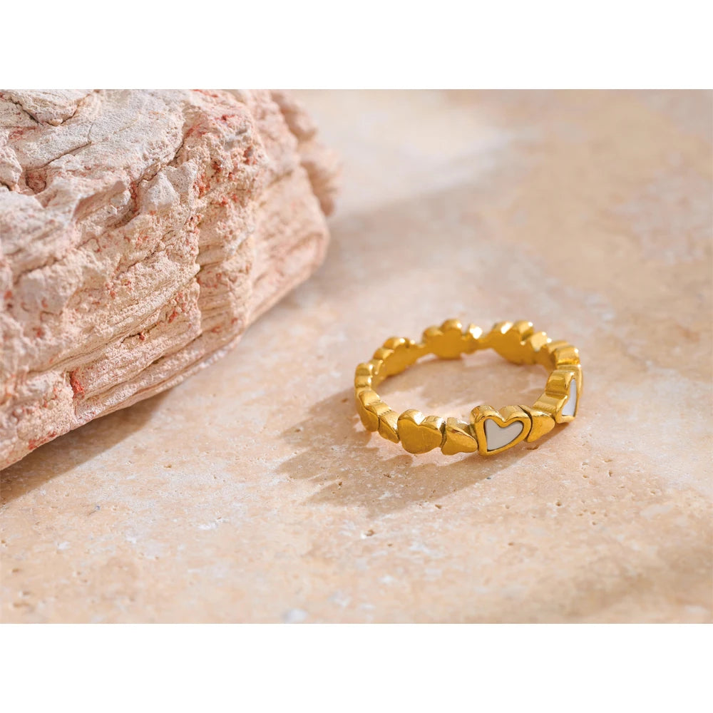 Anello Cuori di Conchiglia – Dolcezza Dorata