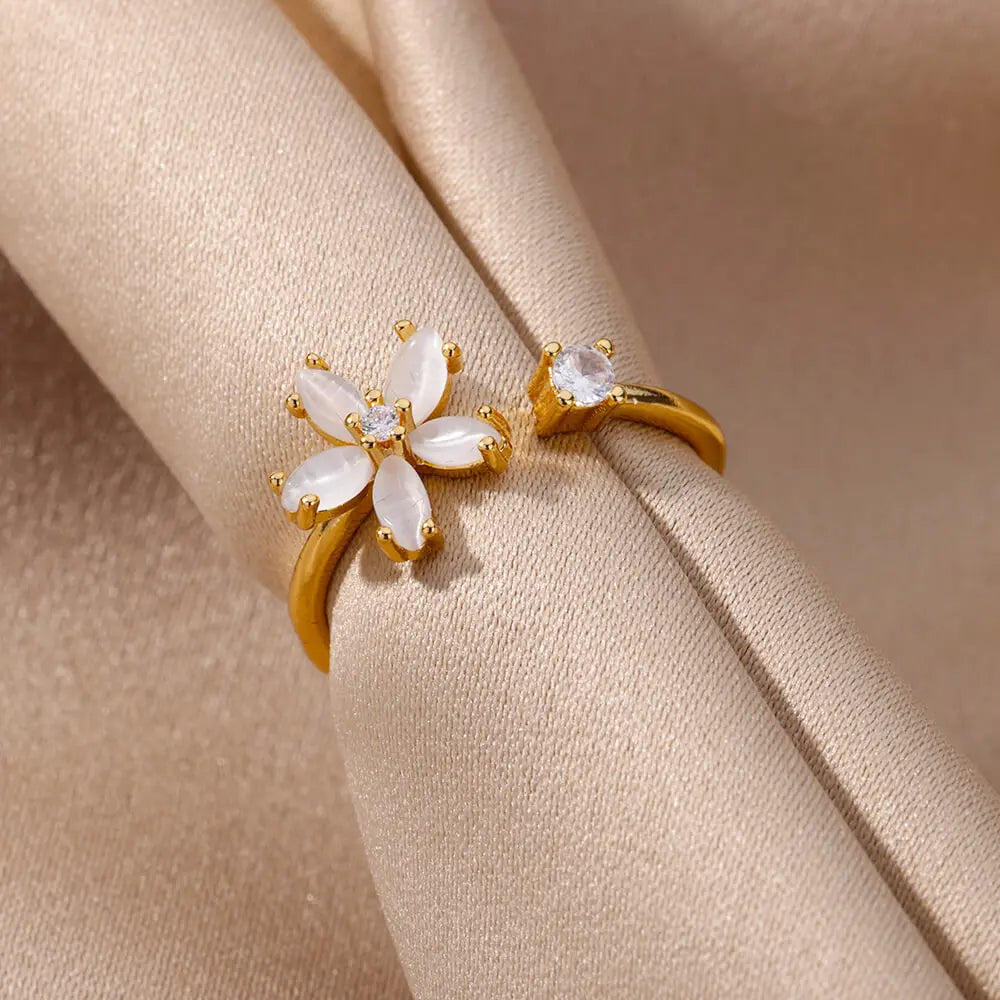 Anello Fiori d’Opale – Luci e Petali