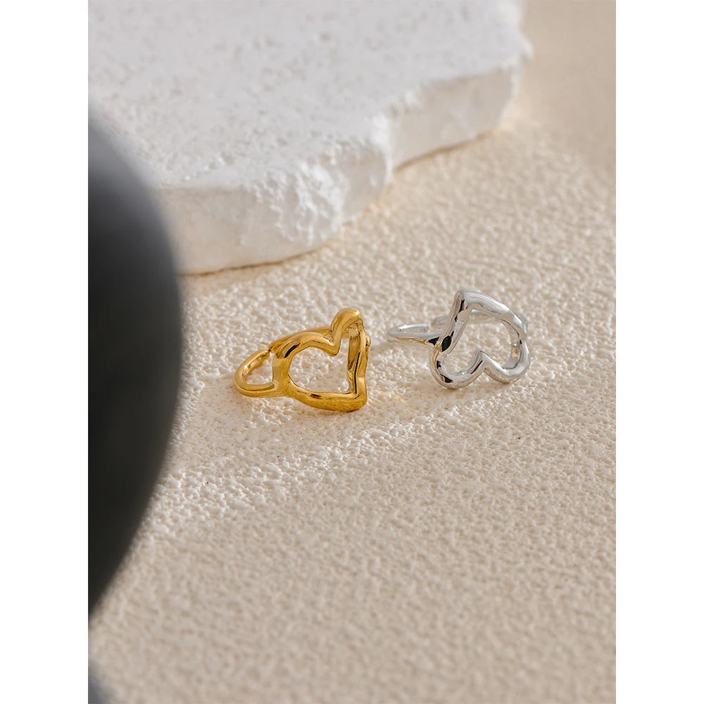 Anello Cuore Moderno – Minimal Chic in Acciaio Inossidabile
