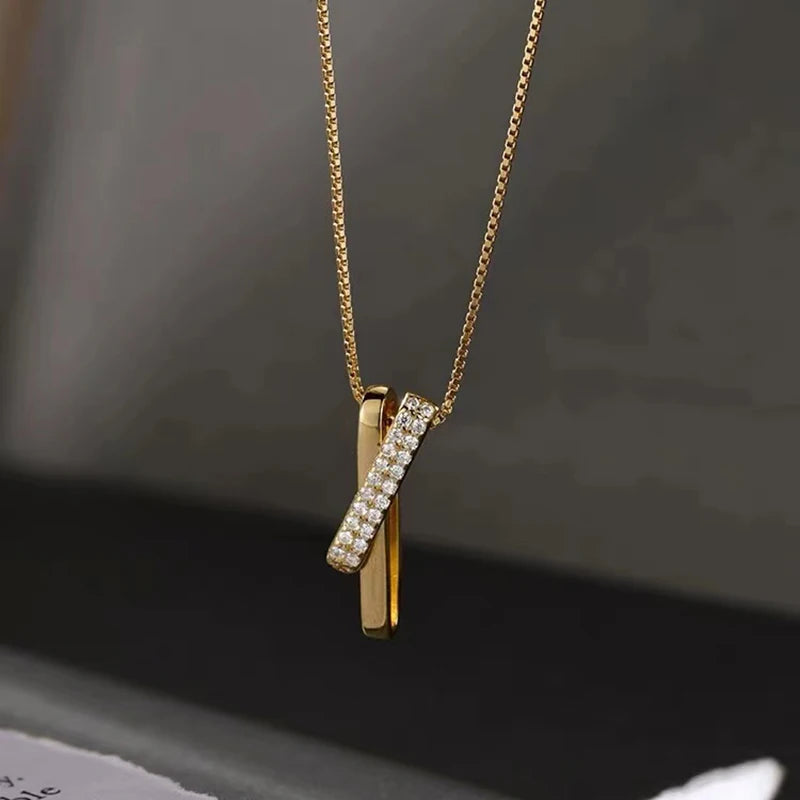 Collana Girocollo Incrociata con Zirconi – Eleganza in Argento 925