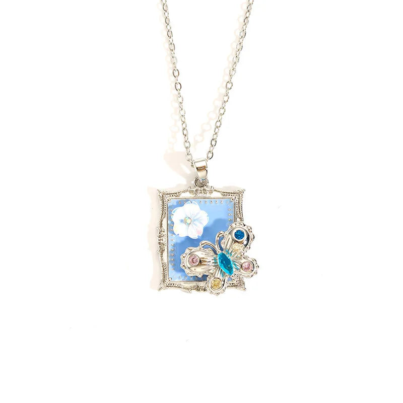 Collana con Ciondolo Smaltato Vintage – Stile Retrò Elegante