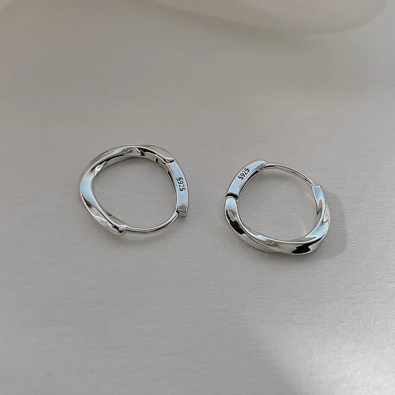 Collezione Orecchini “Cerchio Prezioso” – Eleganza Discreta per Ogni Occasione