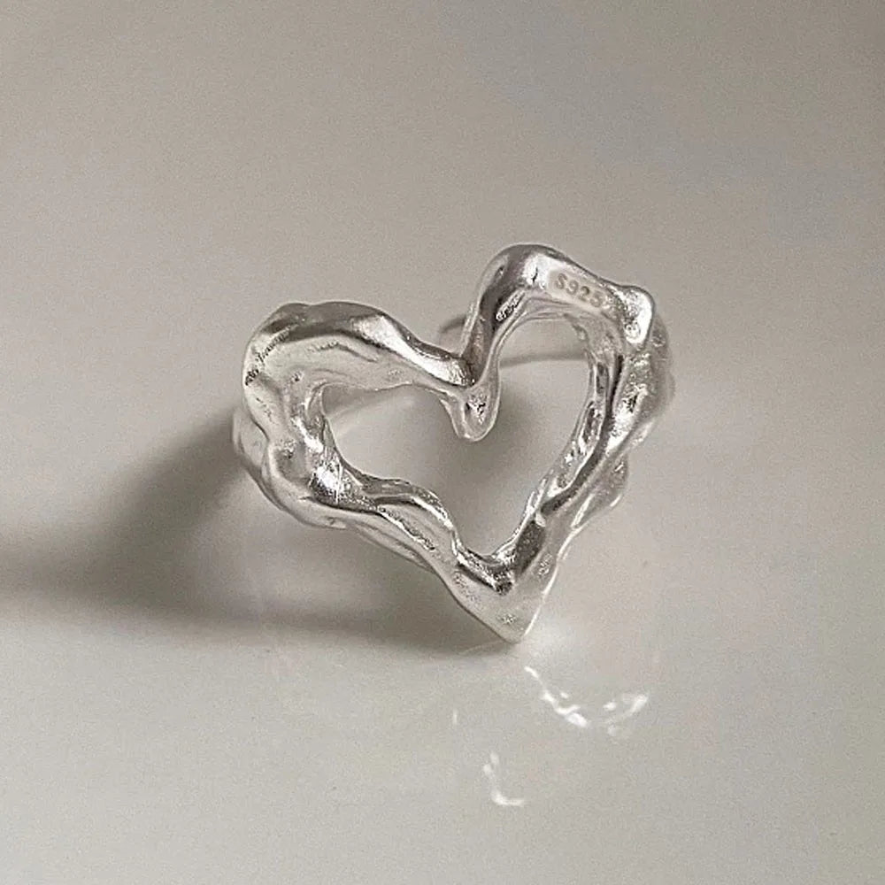 Amour Brut – Anello cuore artistico in argento 925