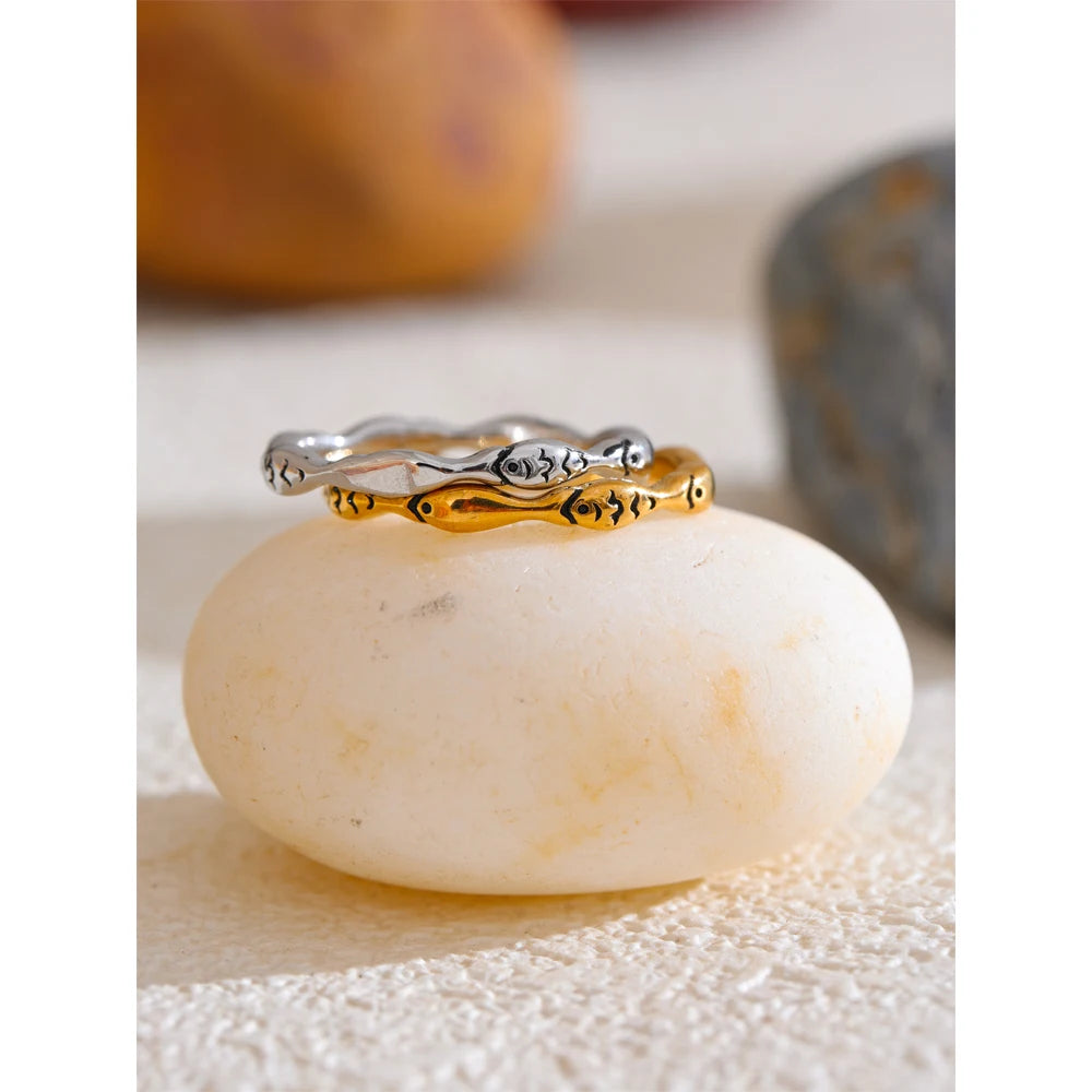 Anello Pesci Gemelli – Minimal Chic in Acciaio