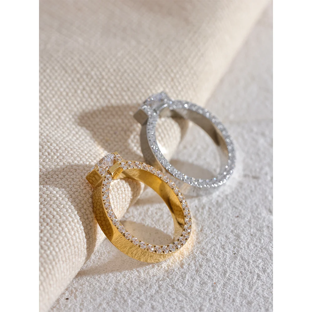 Anello Elegante con Zircone – Acciaio Inossidabile Oro o Acciaio