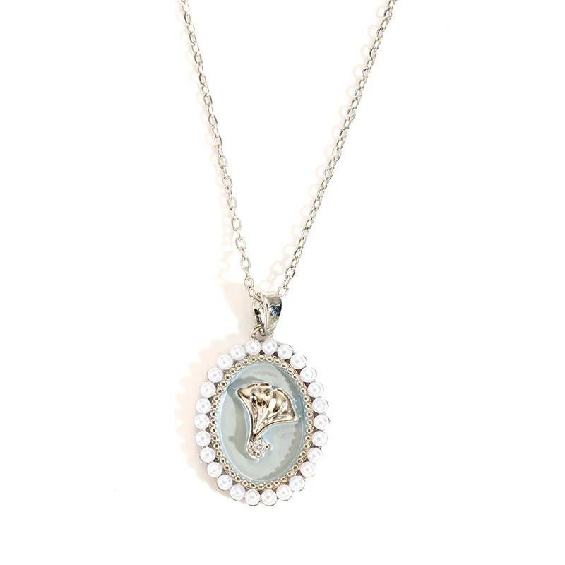Collana con Ciondolo Smaltato Vintage – Stile Retrò Elegante
