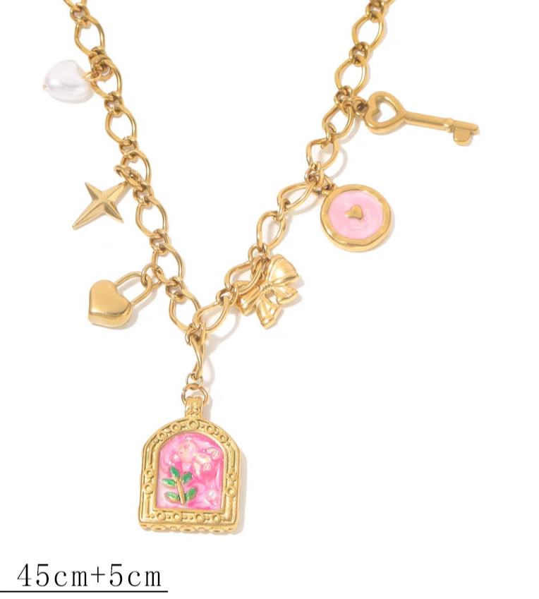 Collana con ciondolo fiore smaltato – 2 varianti rosa o azzurro – Acciaio dorato