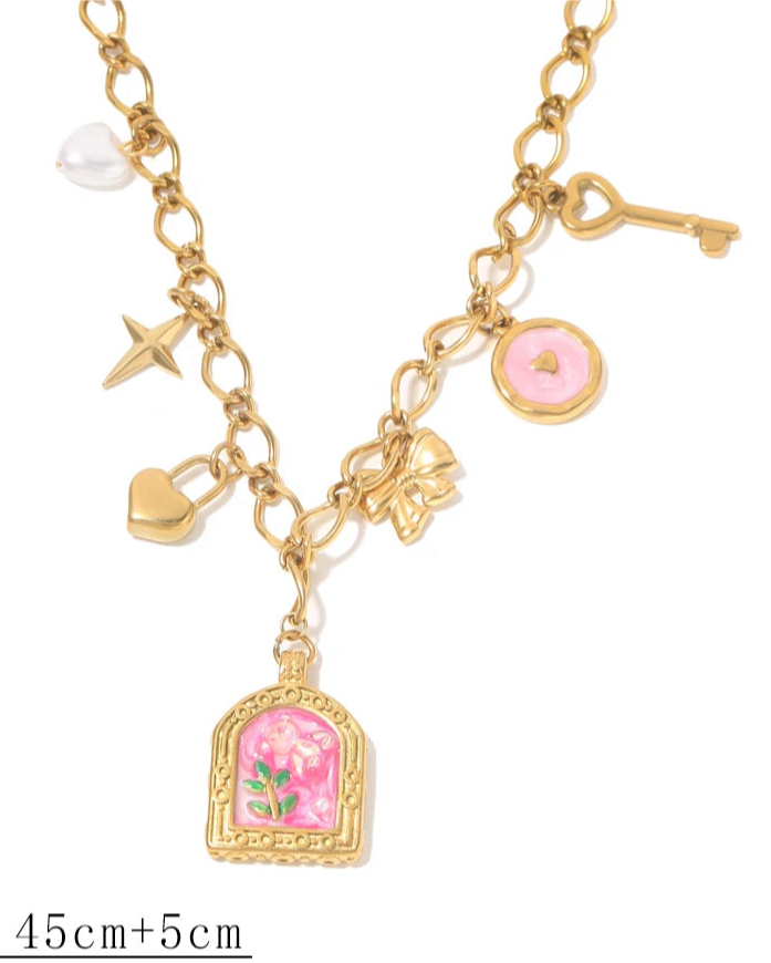 Collana con ciondolo fiore smaltato – 2 varianti rosa o azzurro – Acciaio dorato