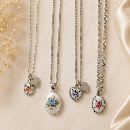 Collana con Ciondolo Fiore Dipinto – Stile Retrò Elegante