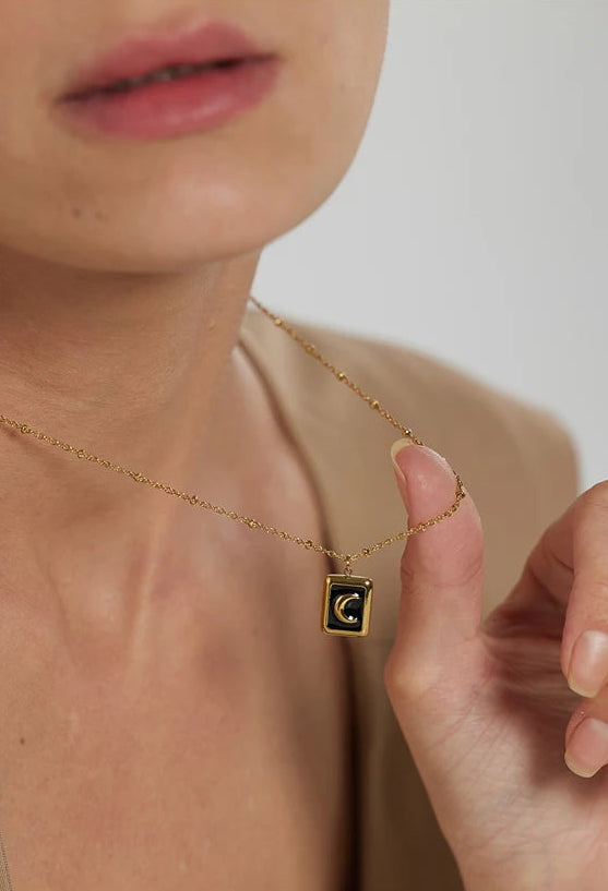 Collana Luna Nera – Eleganza Mistica