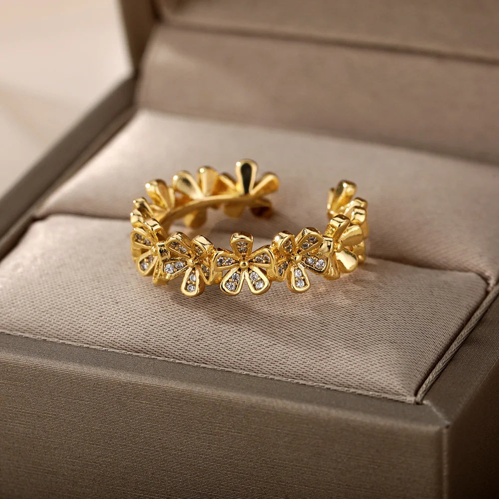 Petali di Luce – Anello floreale regolabile