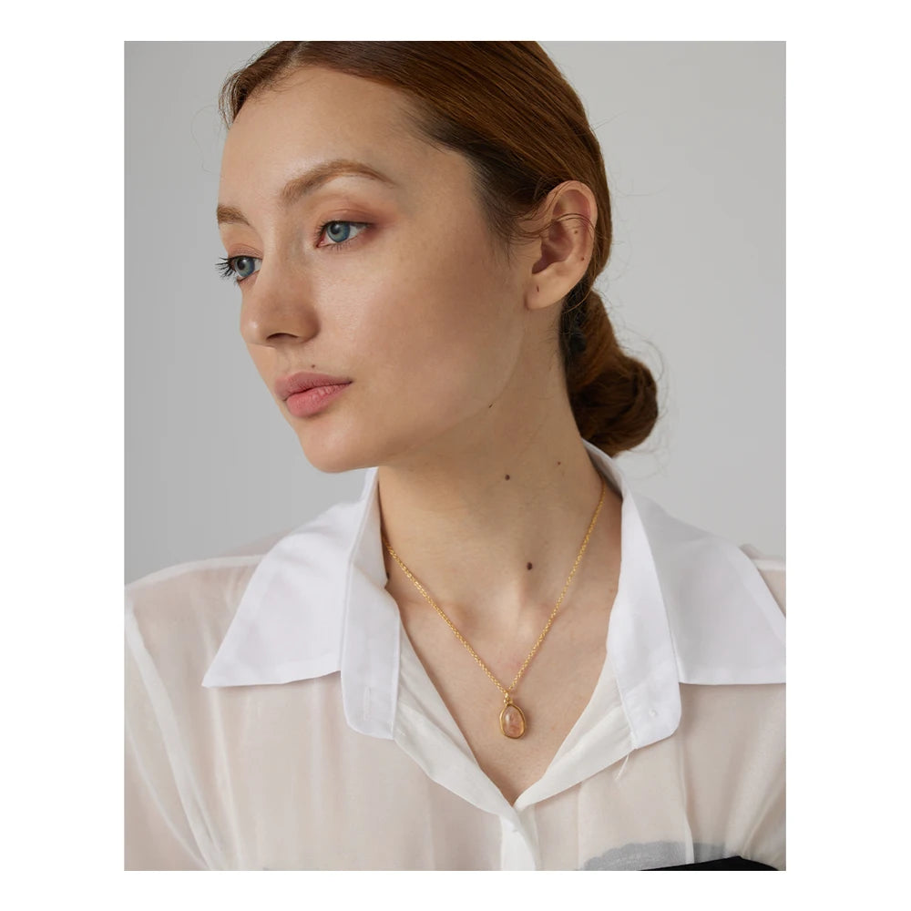 Collana “Eclipse Stone” – Goccia Elegante