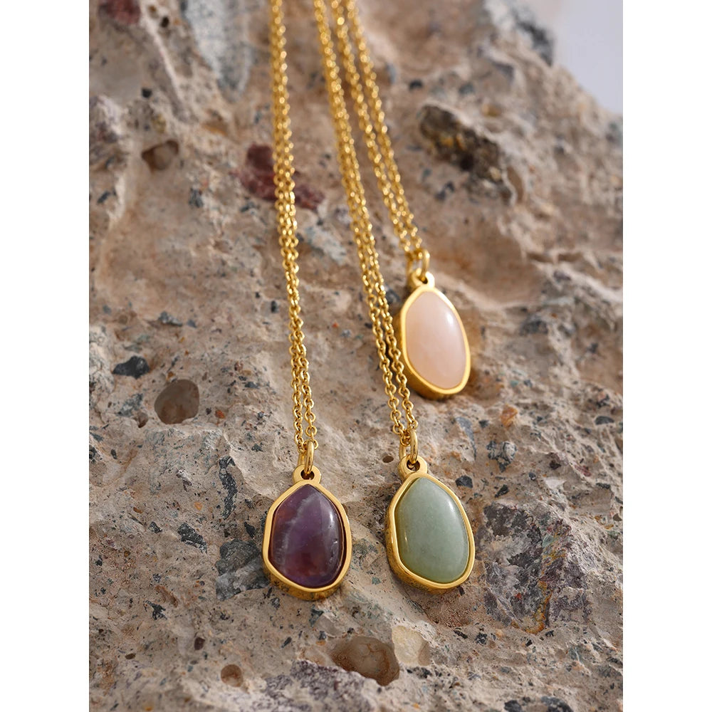 Collana “Eclipse Stone” – Goccia Elegante
