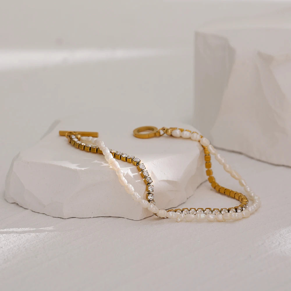 Bracciale con Perle Naturali e Zirconi – Acciaio Inossidabile Dorato a Doppio Strato