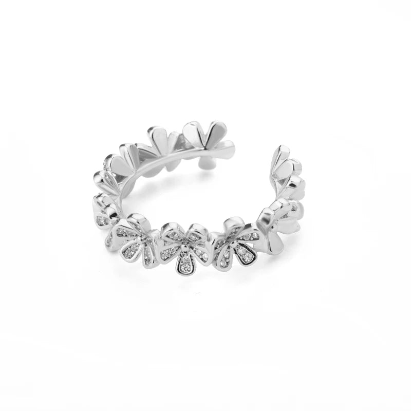 Petali di Luce – Anello floreale regolabile