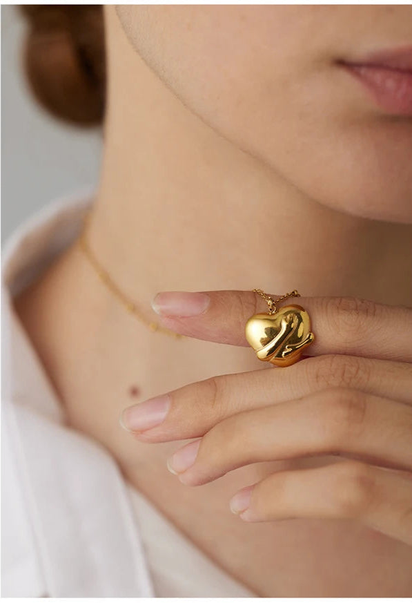 Collana Cuore con Abbraccio – Acciaio Inossidabile Placcato Oro