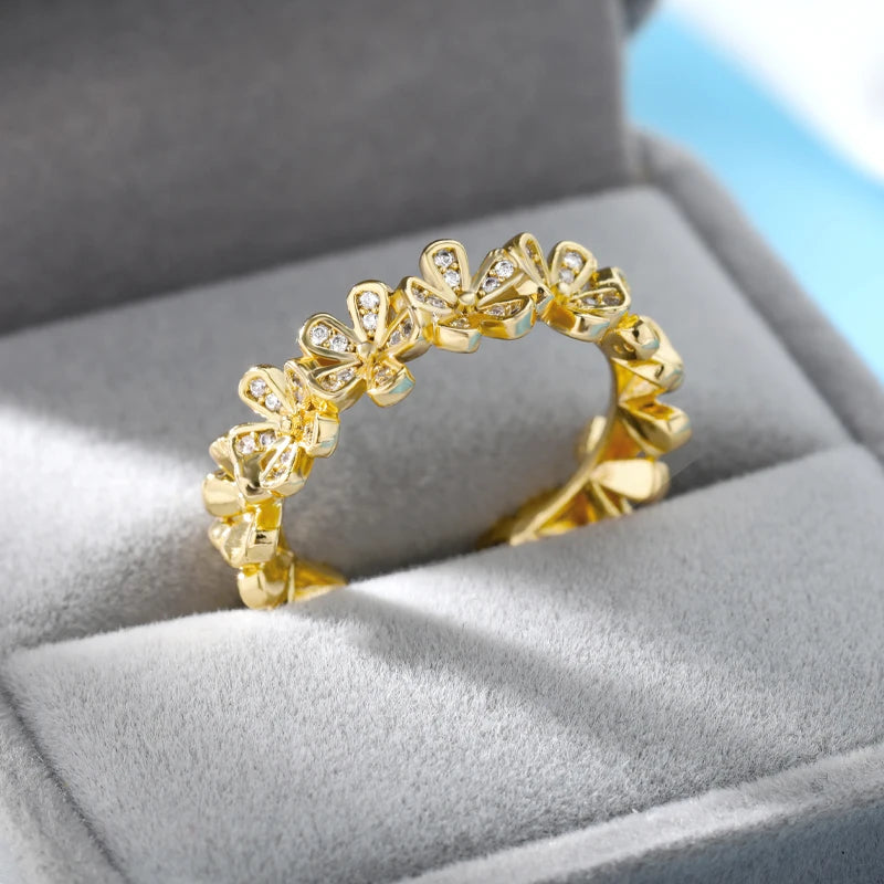 Petali di Luce – Anello floreale regolabile