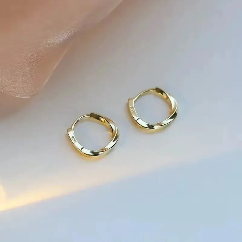 Collezione Orecchini “Cerchio Prezioso” – Eleganza Discreta per Ogni Occasione