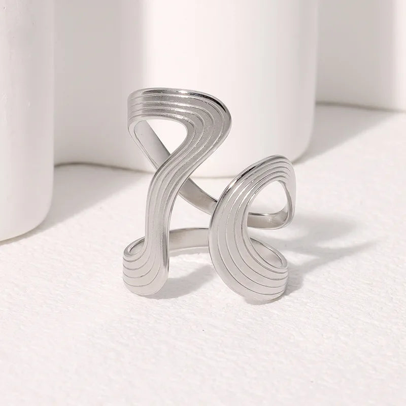 Anello Minimal Chic – Eleganza Creativa