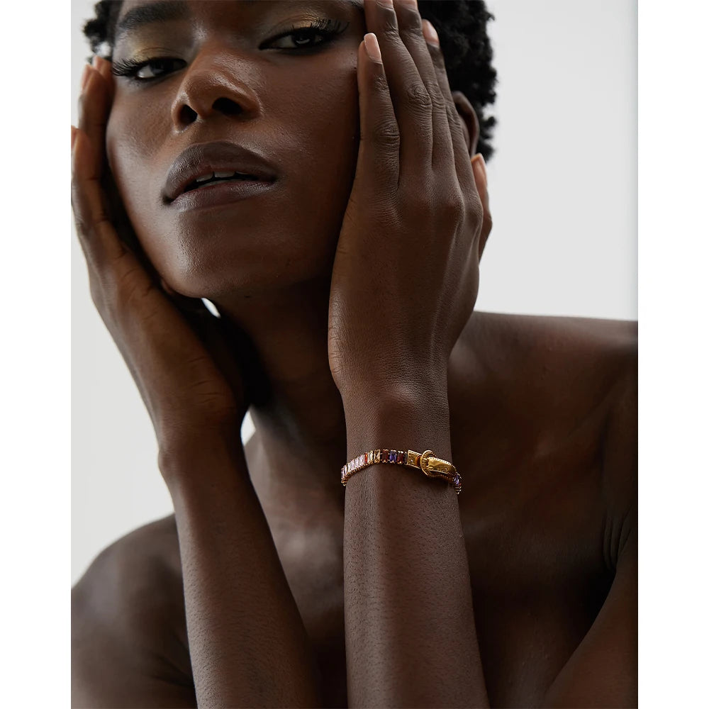 Bracciale con Fibbia Gioiello – Acciaio Inossidabile Placcato Oro 18K con Zirconi Colorati | Design Unico