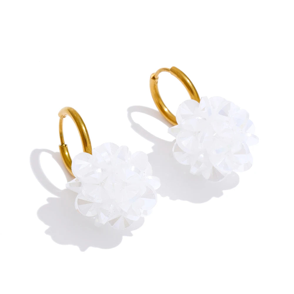 Orecchini “Crystal Bloom” – Cerchi Dorati & Sfera di Cristallo