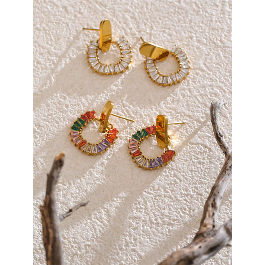 Orecchini “Cerchio di Colori” – Mini hoop dorati con zirconi multicolor