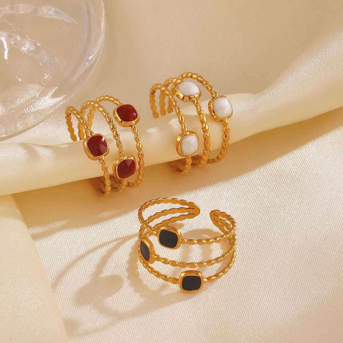 Anello Minimal Chic – Accessorio Moda in Smalto Colorato