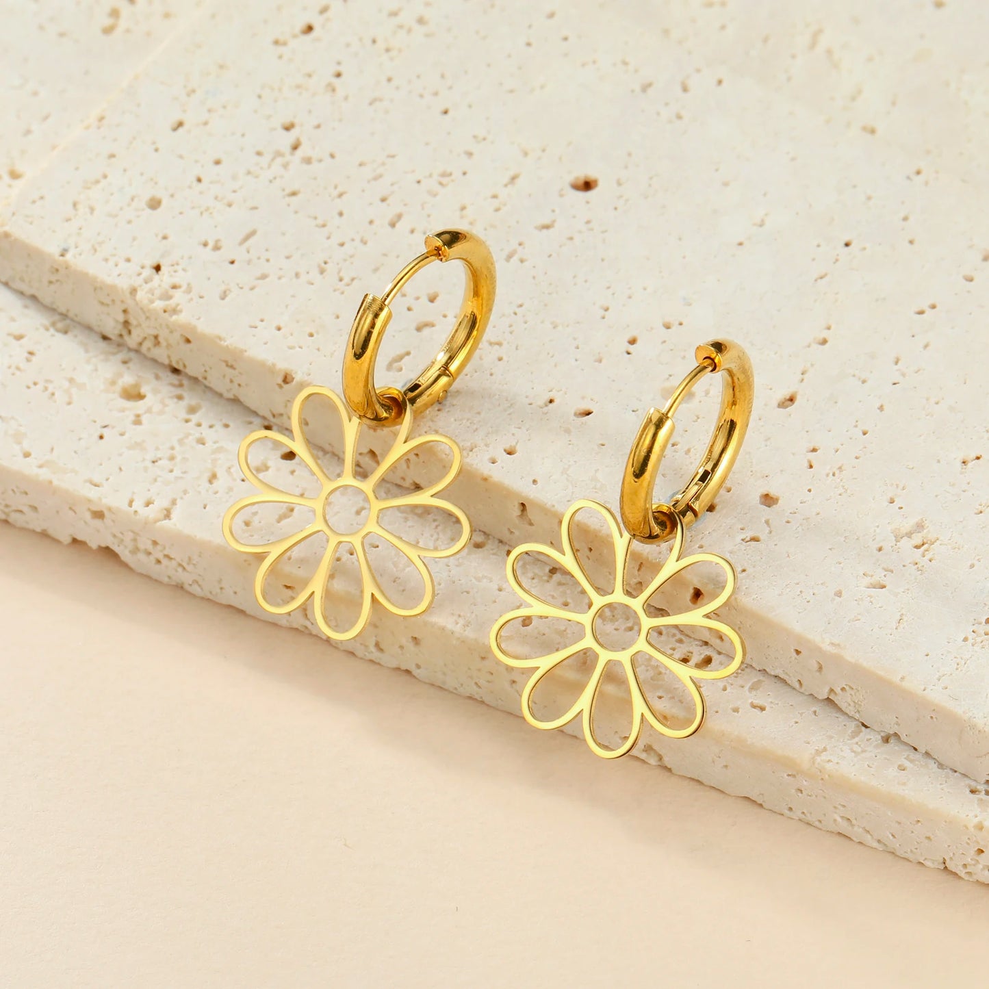 Orecchini a cerchio con fiore a nove petali – Stile bohémien