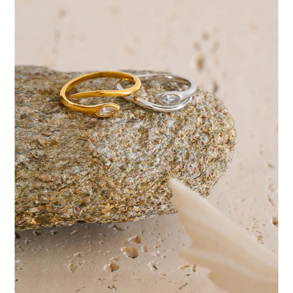 Anello “Serpent Twist” – Linee Avvolgenti