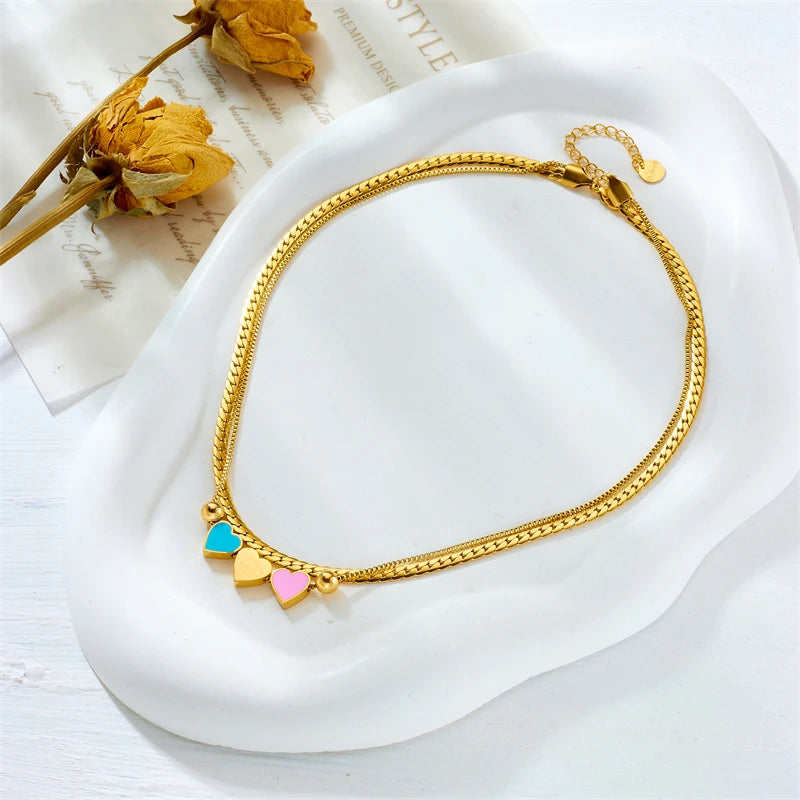 Collana a doppia catena con ciondolo 3 cuori pastello