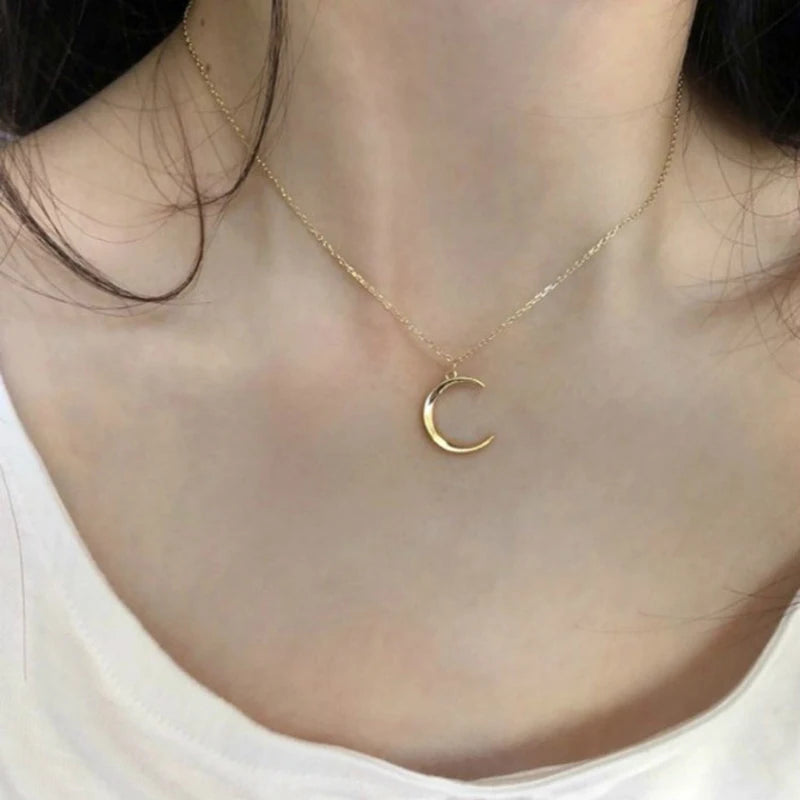 Collana “Luna Semplice” – Eleganza Stellare