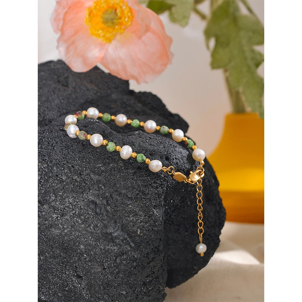 Bracciale con perle d’acqua dolce e pietre naturali