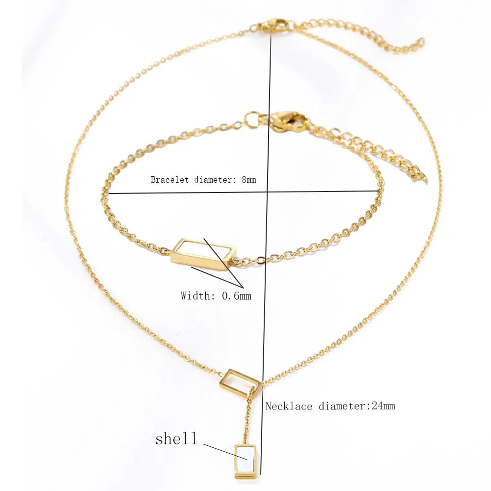 Set “Luce Geometrica” – Bracciale, Orecchini e Collana dorati con ciondolo bianco o nero