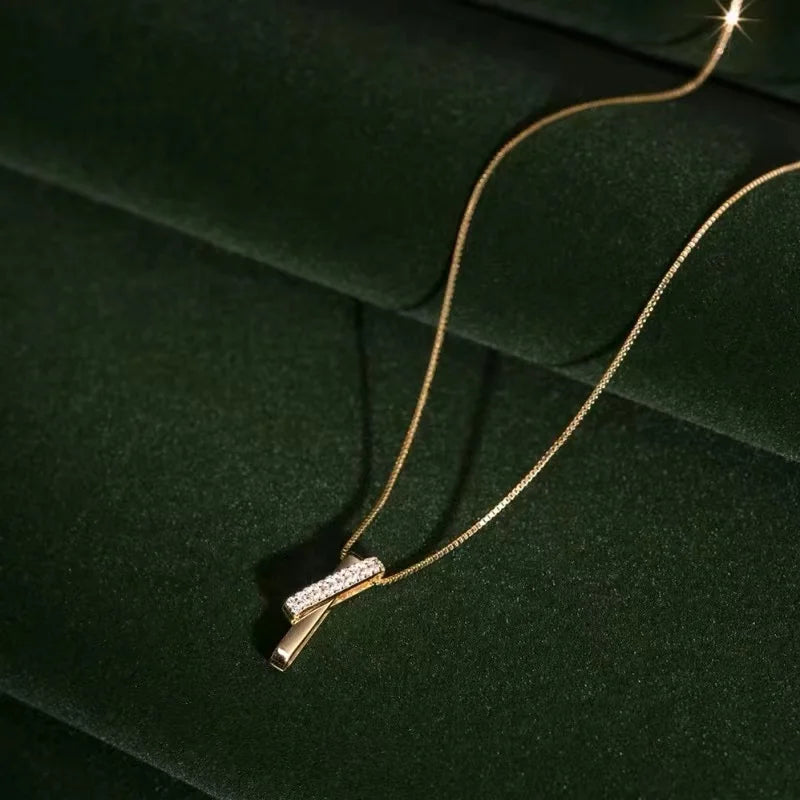 Collana Girocollo Incrociata con Zirconi – Eleganza in Argento 925