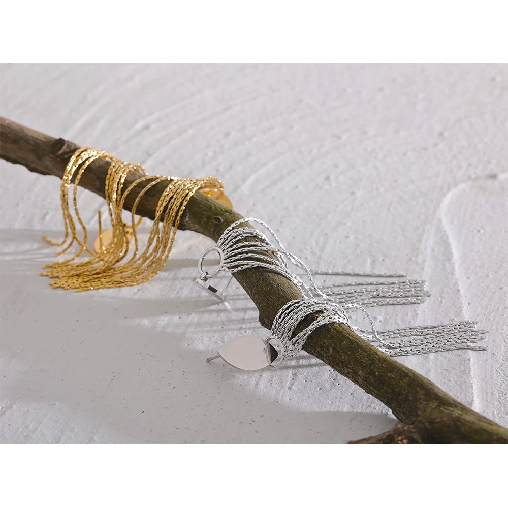 Orecchini Cascade – Eleganza in Movimento
