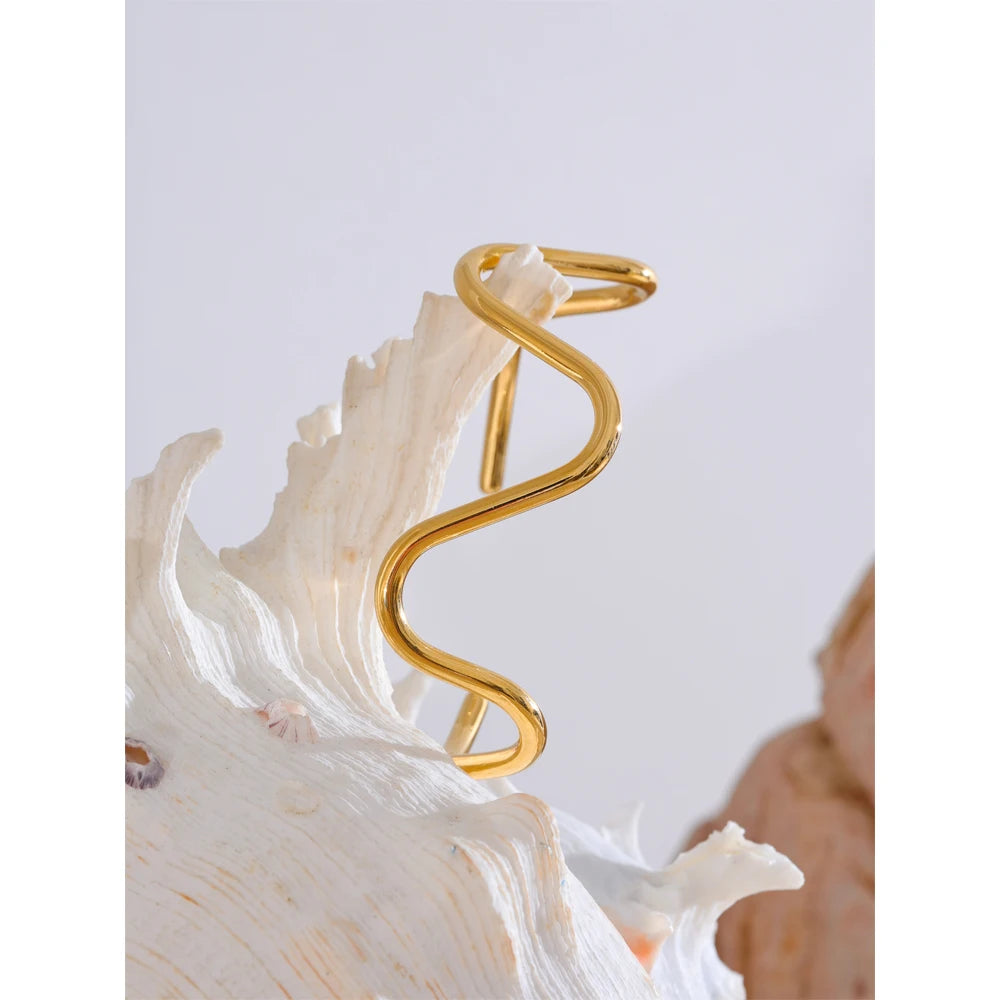 Bracciale Onda Dorata – Armonia e Movimento